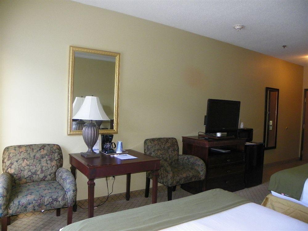 Holiday Inn Express Fairfield By Ihg Екстер'єр фото